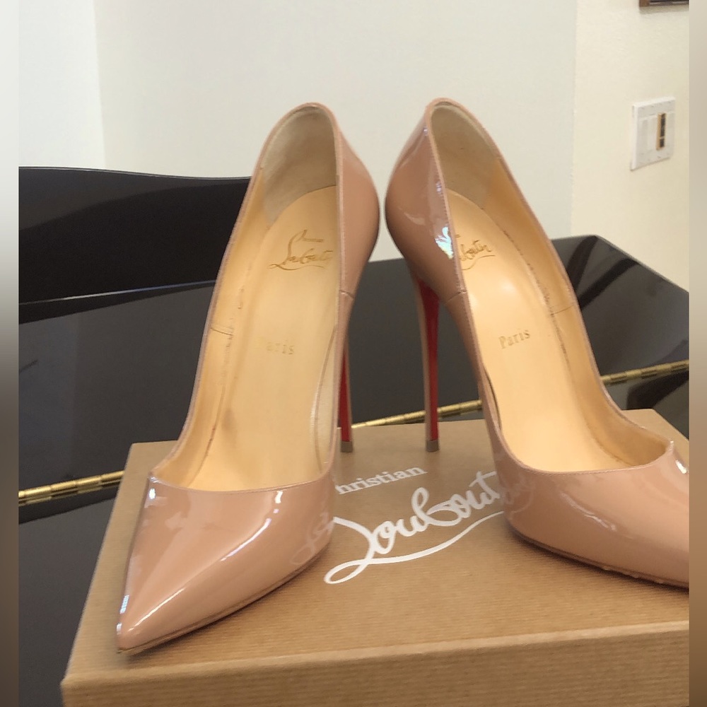 Christian Louboutin Nude 
So Kate Patent Pointed-Toe Red Sole Pump. Size 39Eu